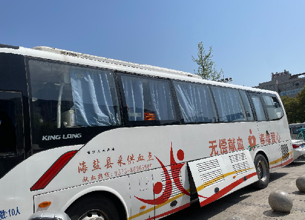 ky开元正能量：职工抢修献血车，好人好事成风景！